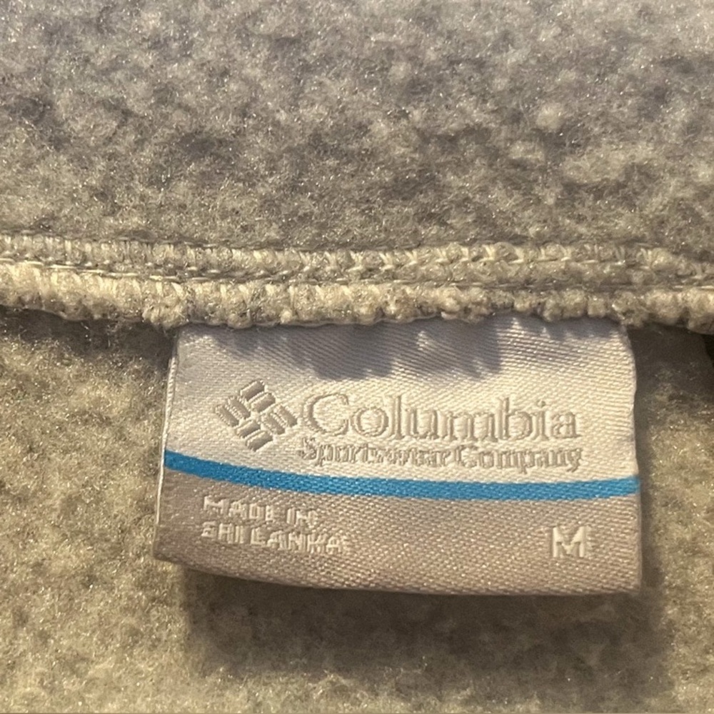 Set of two Great Wolf Lodge Columbia size medium pullovers - Picture 13 of 14